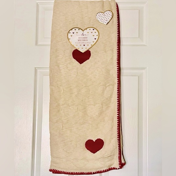 Adorable Knit Heart Throw for Valentine’s Day - Picture 1 of 3